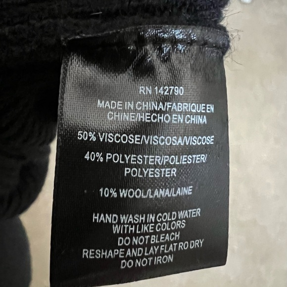 Max Sport nwt women’s size Medium,  black long cardigan, scalloped edge front - Picture 4 of 7